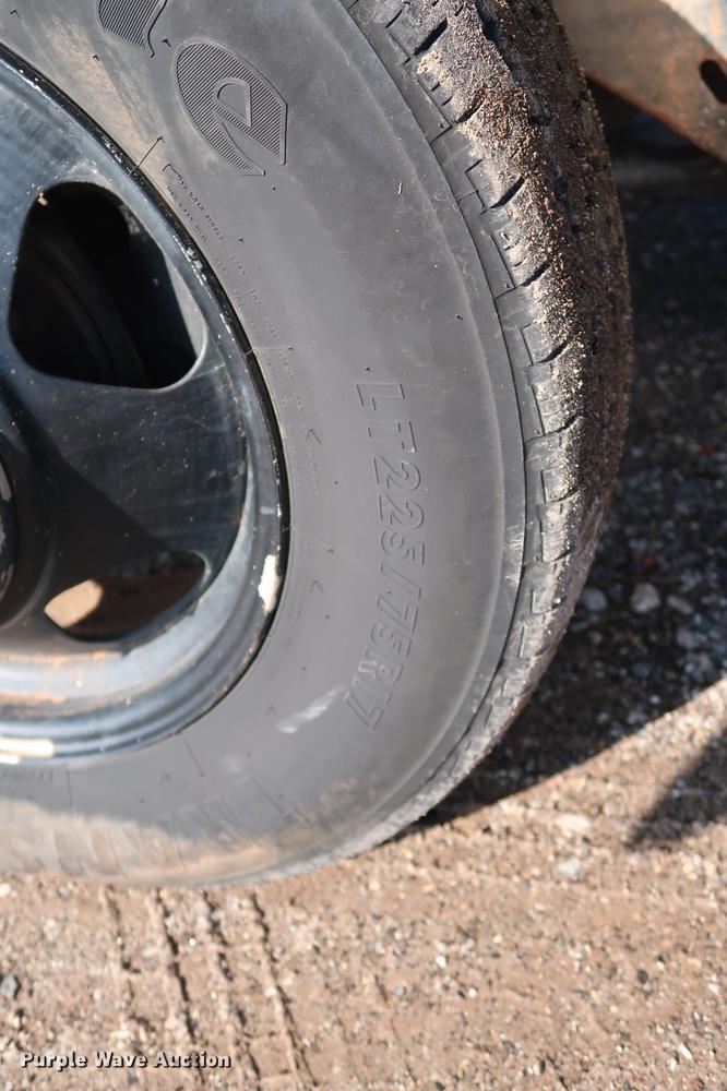 image for item DG3314 2010 Chevrolet Silverado 3500HD Crew Cab flatbed pickup truck