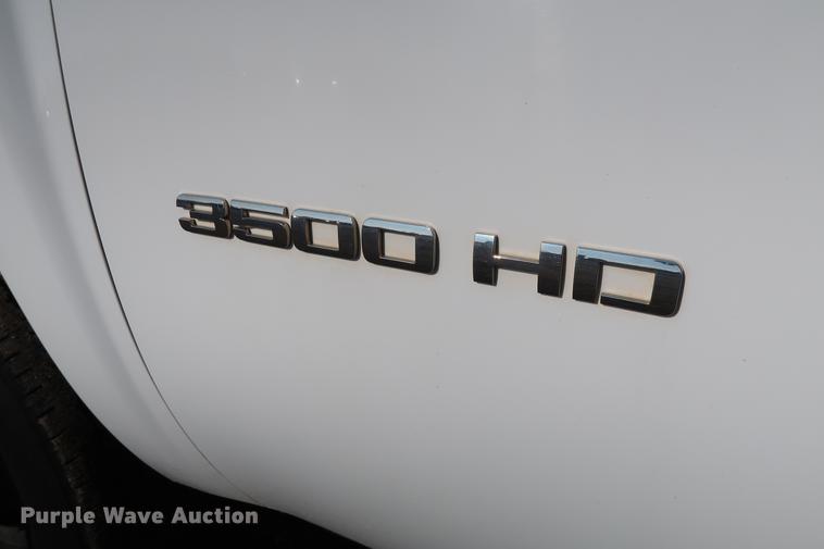 image for item DG3314 2010 Chevrolet Silverado 3500HD Crew Cab flatbed pickup truck