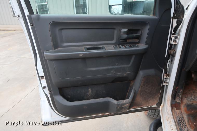 image for item DG3332 2012 Dodge Ram 2500 Crew Cab pickup truck cab and chassis