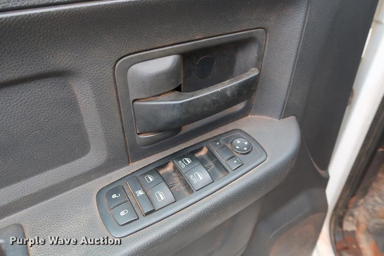 image for item DG3332 2012 Dodge Ram 2500 Crew Cab pickup truck cab and chassis