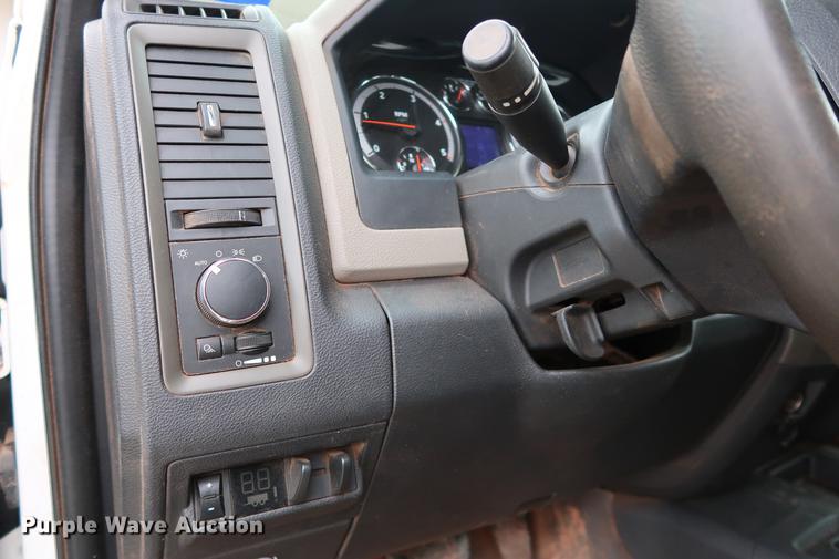 image for item DG3332 2012 Dodge Ram 2500 Crew Cab pickup truck cab and chassis