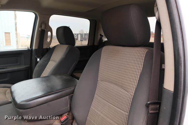 image for item DG3332 2012 Dodge Ram 2500 Crew Cab pickup truck cab and chassis