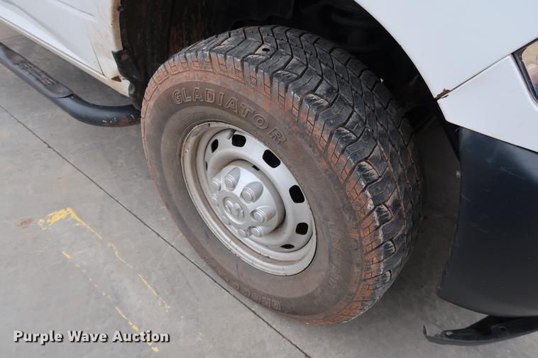 image for item DG3332 2012 Dodge Ram 2500 Crew Cab pickup truck cab and chassis