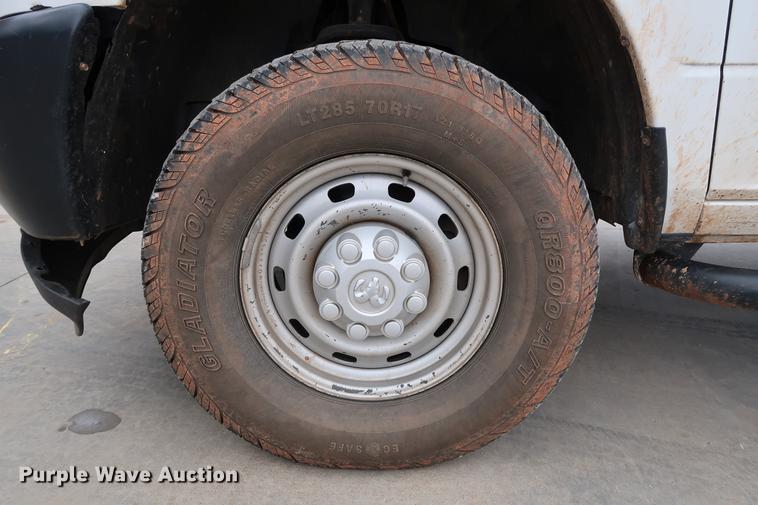 image for item DG3332 2012 Dodge Ram 2500 Crew Cab pickup truck cab and chassis