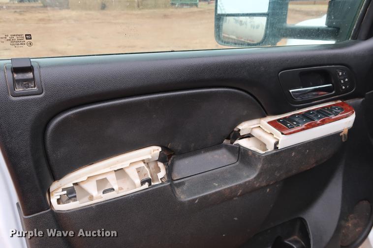 image for item DG3333 2012 GMC Sierra 2500HD SLT Z71 Crew Cab pickup truck