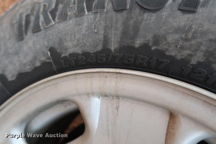 image for item DG3333 2012 GMC Sierra 2500HD SLT Z71 Crew Cab pickup truck