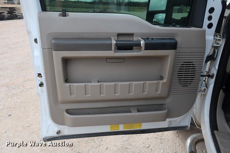 image for item DG3337 2008 Ford F550 XL Super Duty Crew Cab flatbed pickup truck