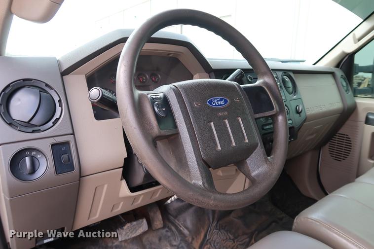 image for item DG3337 2008 Ford F550 XL Super Duty Crew Cab flatbed pickup truck