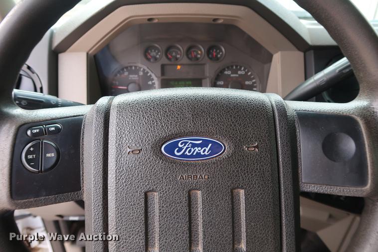 image for item DG3337 2008 Ford F550 XL Super Duty Crew Cab flatbed pickup truck