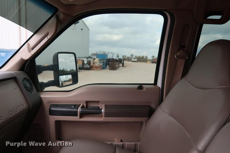 image for item DG3337 2008 Ford F550 XL Super Duty Crew Cab flatbed pickup truck