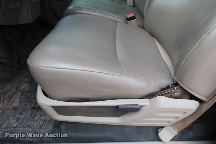 image for item DG3337 2008 Ford F550 XL Super Duty Crew Cab flatbed pickup truck