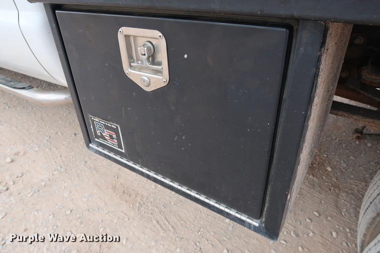 image for item DG3337 2008 Ford F550 XL Super Duty Crew Cab flatbed pickup truck