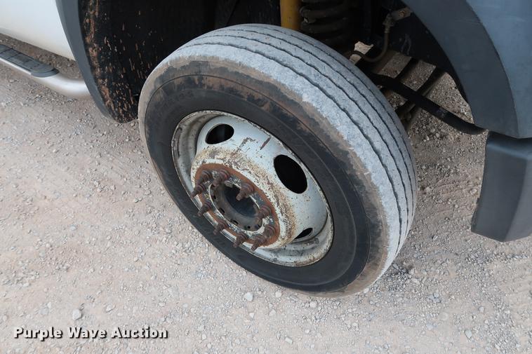 image for item DG3337 2008 Ford F550 XL Super Duty Crew Cab flatbed pickup truck