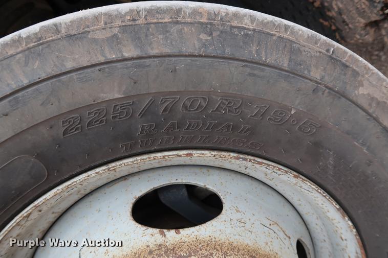 image for item DG3337 2008 Ford F550 XL Super Duty Crew Cab flatbed pickup truck