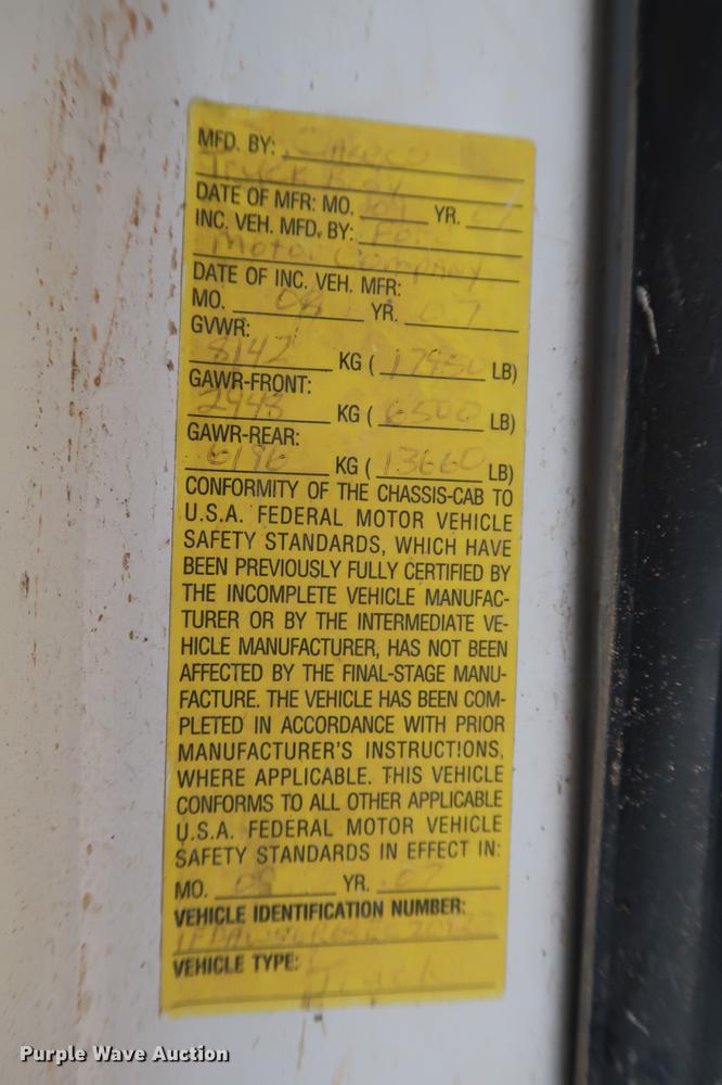 image for item DG3337 2008 Ford F550 XL Super Duty Crew Cab flatbed pickup truck