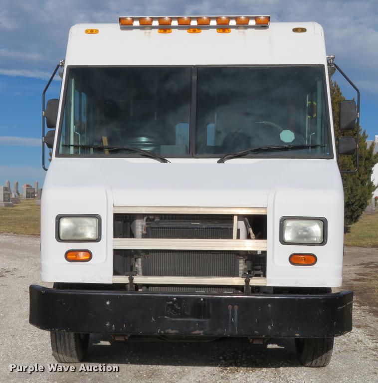 image for item DG3796 2003 Freightliner MT45 box truck