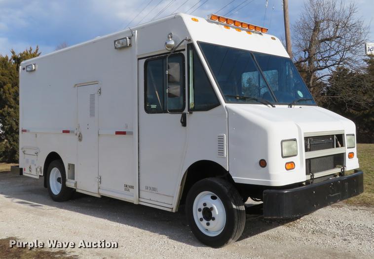 image for item DG3796 2003 Freightliner MT45 box truck