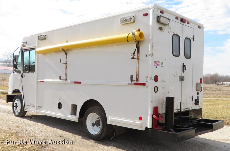 image for item DG3796 2003 Freightliner MT45 box truck