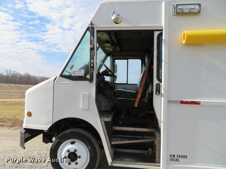 image for item DG3796 2003 Freightliner MT45 box truck