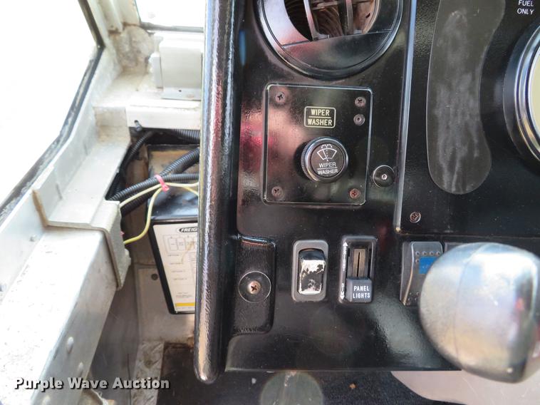 image for item DG3796 2003 Freightliner MT45 box truck