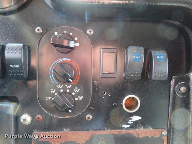 image for item DG3796 2003 Freightliner MT45 box truck