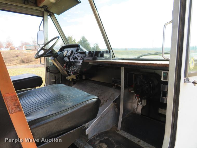 image for item DG3796 2003 Freightliner MT45 box truck