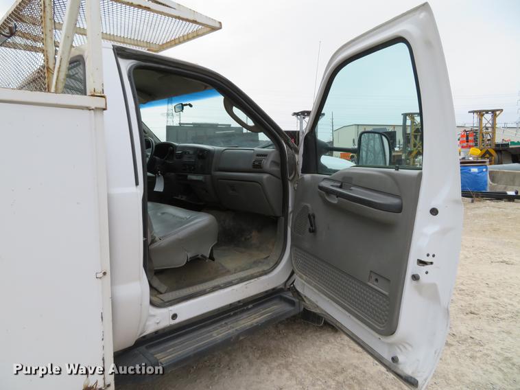 image for item DG3818 2007 Ford F550 Super Duty XL utility truck
