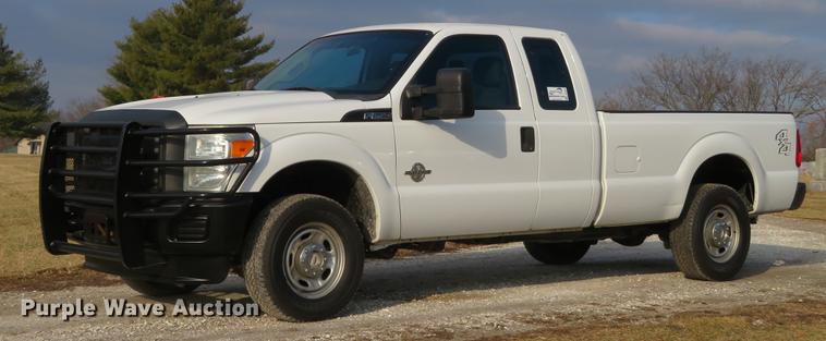 image for item DG3827 2011 Ford F250 Super Duty XL pickup truck