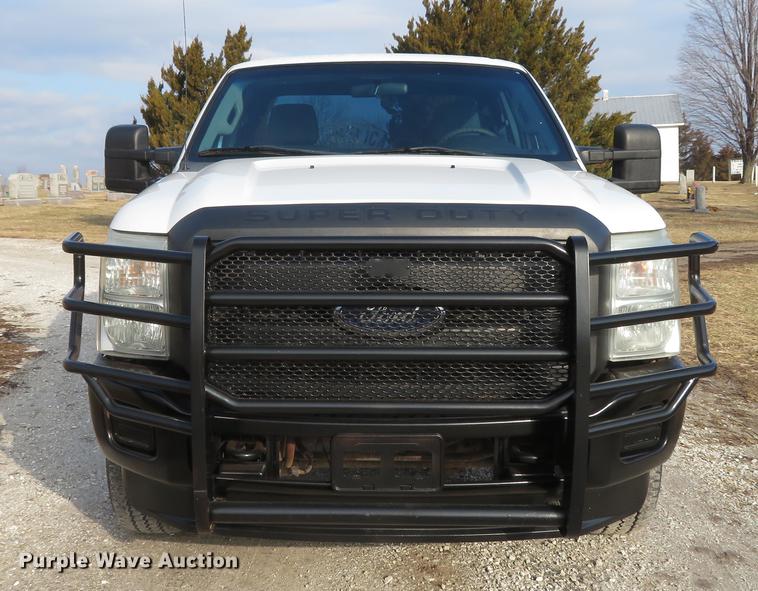 image for item DG3827 2011 Ford F250 Super Duty XL pickup truck