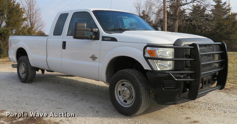 image for item DG3827 2011 Ford F250 Super Duty XL pickup truck