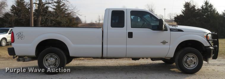 image for item DG3827 2011 Ford F250 Super Duty XL pickup truck