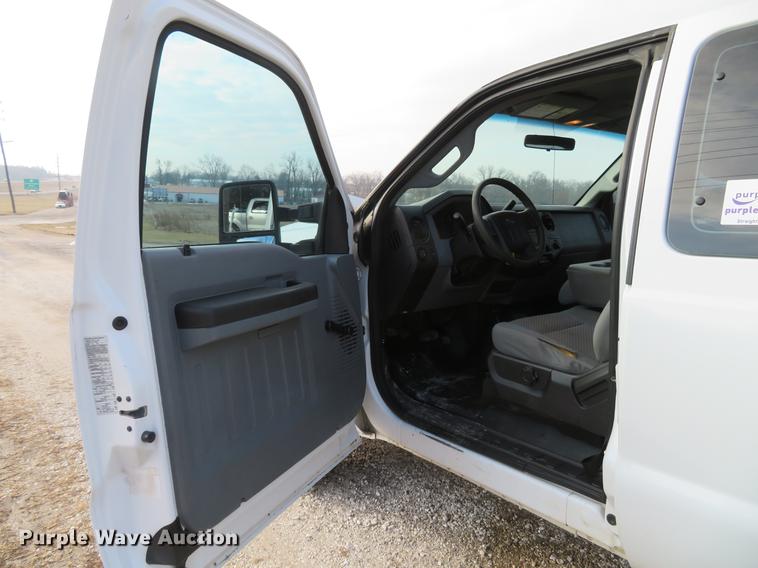 image for item DG3827 2011 Ford F250 Super Duty XL pickup truck
