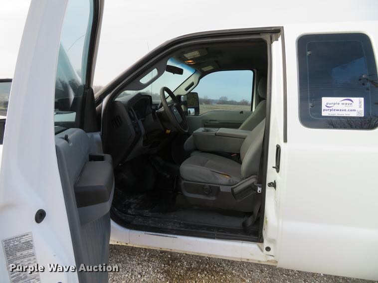 image for item DG3827 2011 Ford F250 Super Duty XL pickup truck