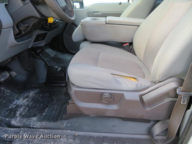 image for item DG3827 2011 Ford F250 Super Duty XL pickup truck