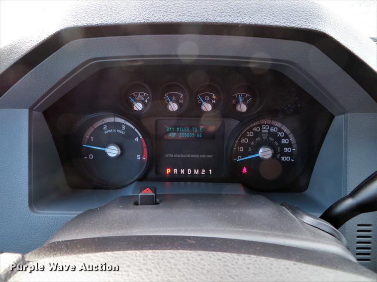 image for item DG3827 2011 Ford F250 Super Duty XL pickup truck