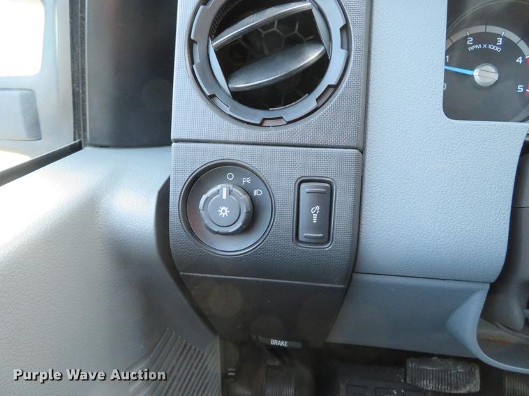 image for item DG3827 2011 Ford F250 Super Duty XL pickup truck