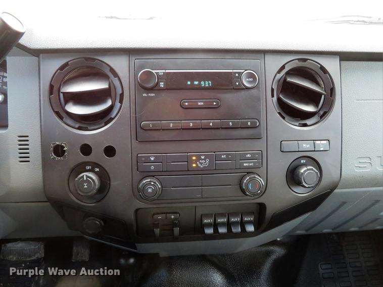 image for item DG3827 2011 Ford F250 Super Duty XL pickup truck