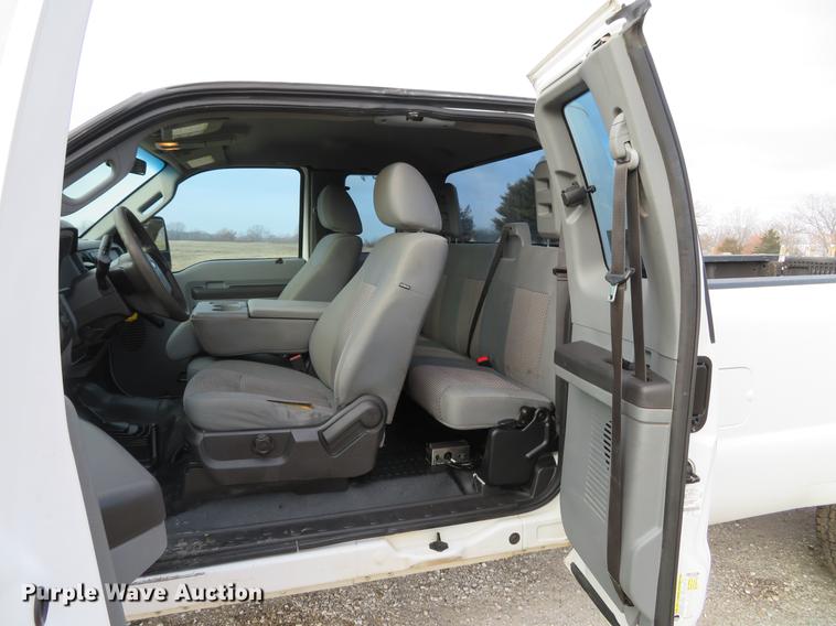 image for item DG3827 2011 Ford F250 Super Duty XL pickup truck