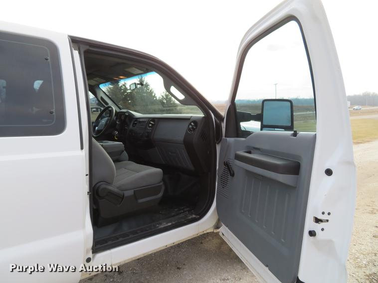 image for item DG3827 2011 Ford F250 Super Duty XL pickup truck