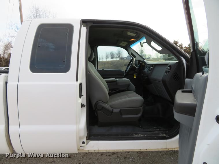 image for item DG3827 2011 Ford F250 Super Duty XL pickup truck