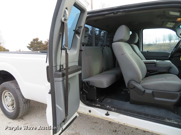 image for item DG3827 2011 Ford F250 Super Duty XL pickup truck