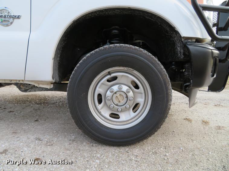 image for item DG3827 2011 Ford F250 Super Duty XL pickup truck