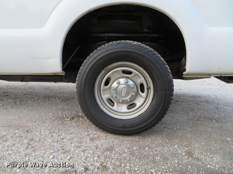 image for item DG3827 2011 Ford F250 Super Duty XL pickup truck