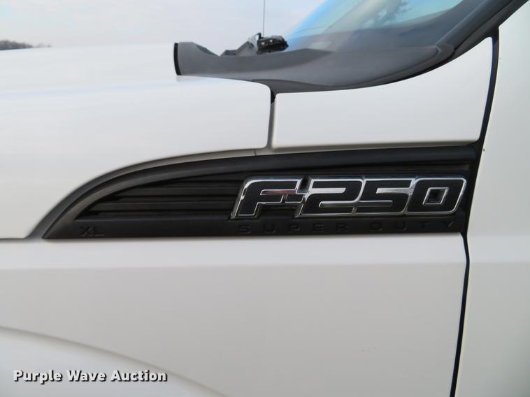 image for item DG3827 2011 Ford F250 Super Duty XL pickup truck