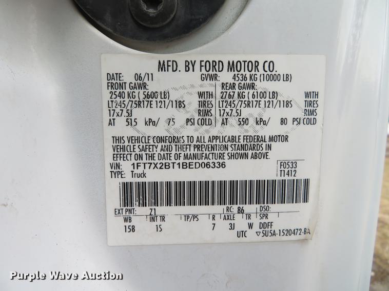 image for item DG3827 2011 Ford F250 Super Duty XL pickup truck