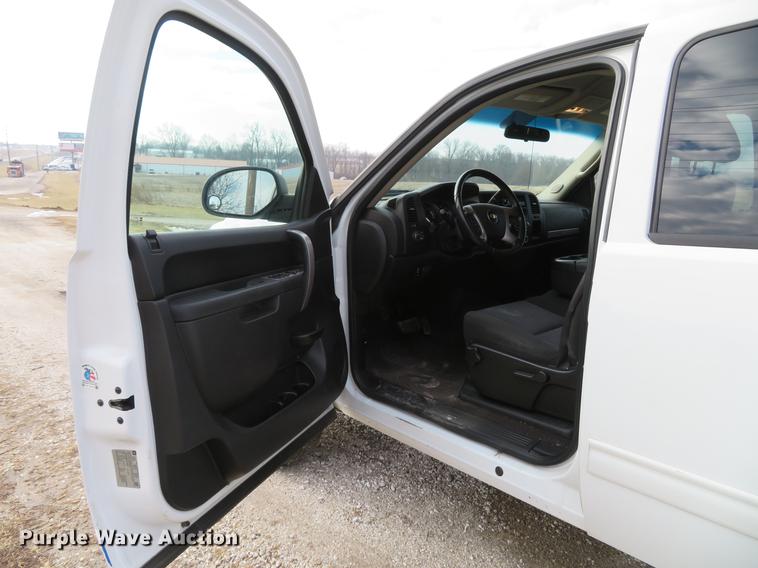 image for item DG3828 2010 Chevrolet Silverado 2500HD Crew Cab pickup truck