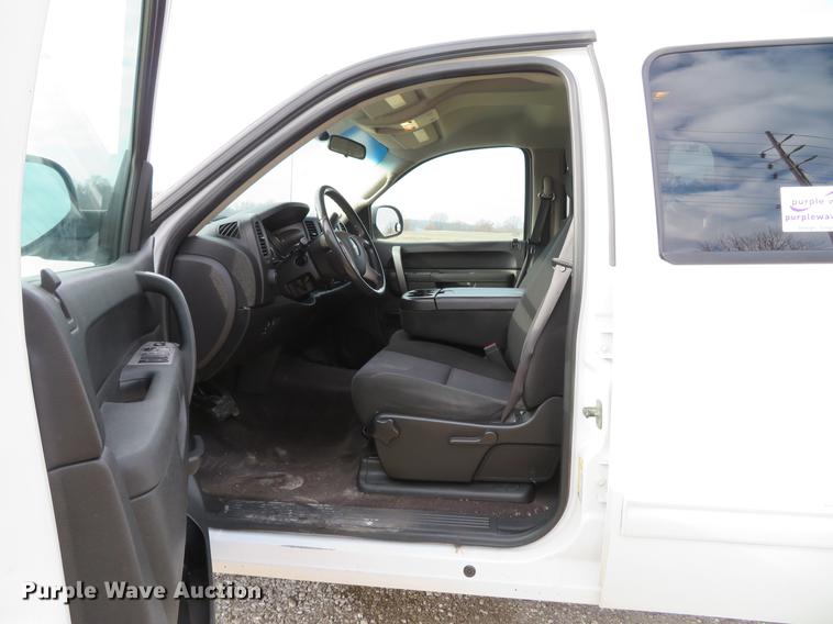 image for item DG3828 2010 Chevrolet Silverado 2500HD Crew Cab pickup truck