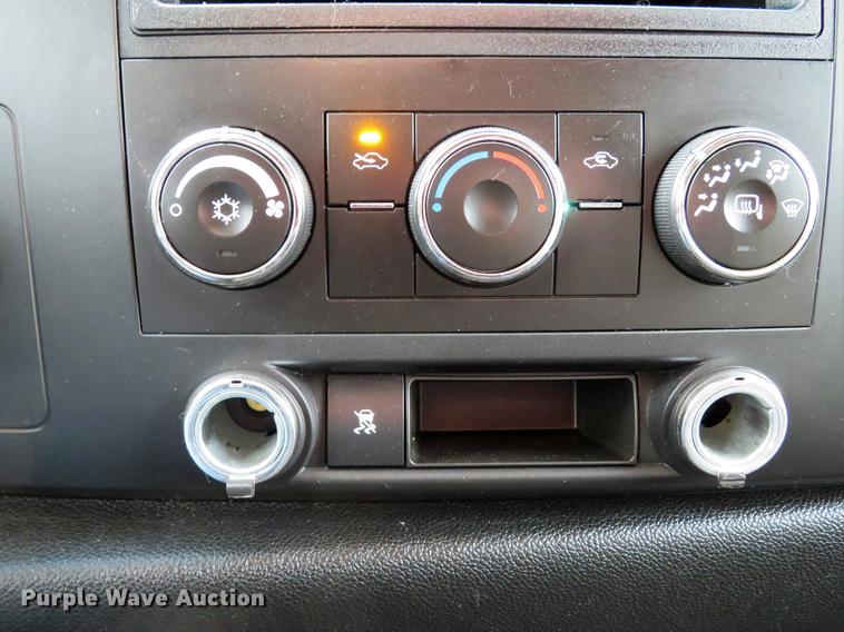 image for item DG3828 2010 Chevrolet Silverado 2500HD Crew Cab pickup truck