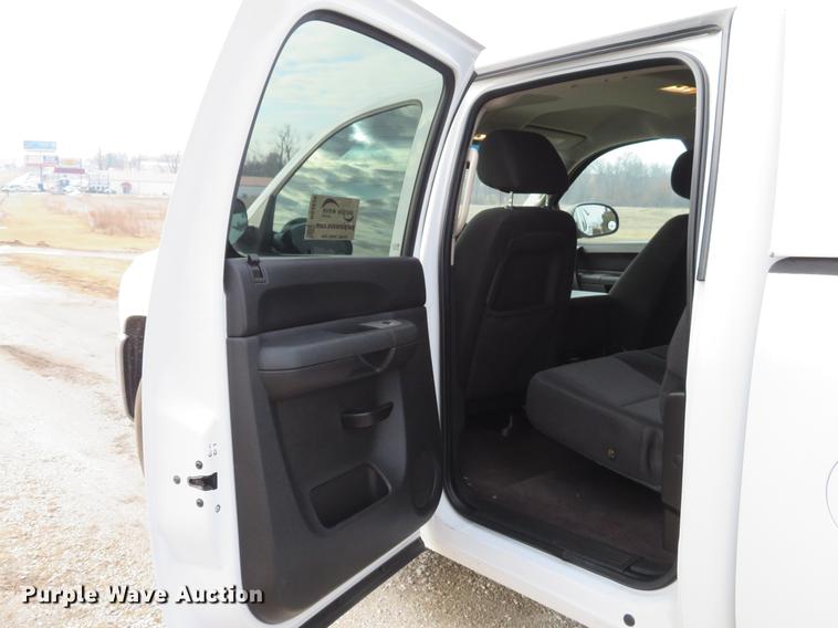 image for item DG3828 2010 Chevrolet Silverado 2500HD Crew Cab pickup truck