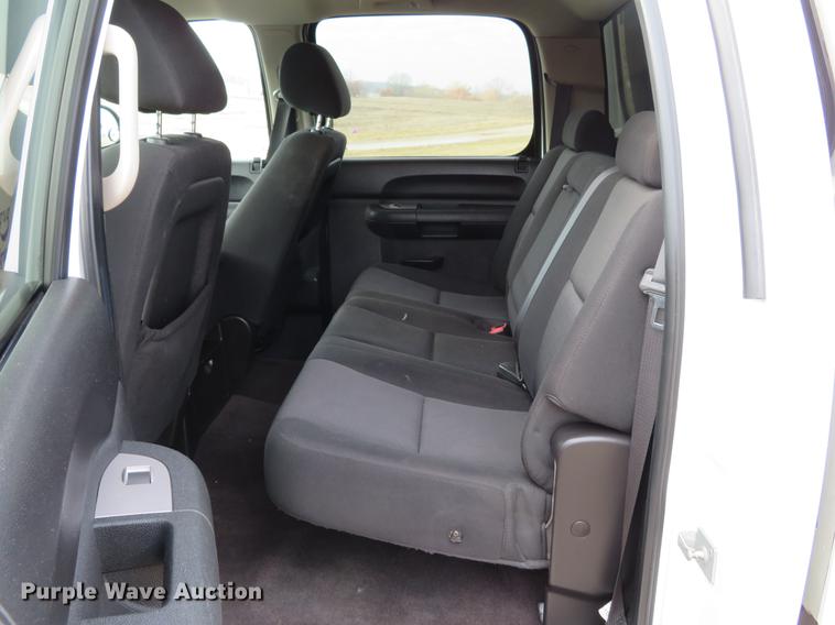 image for item DG3828 2010 Chevrolet Silverado 2500HD Crew Cab pickup truck